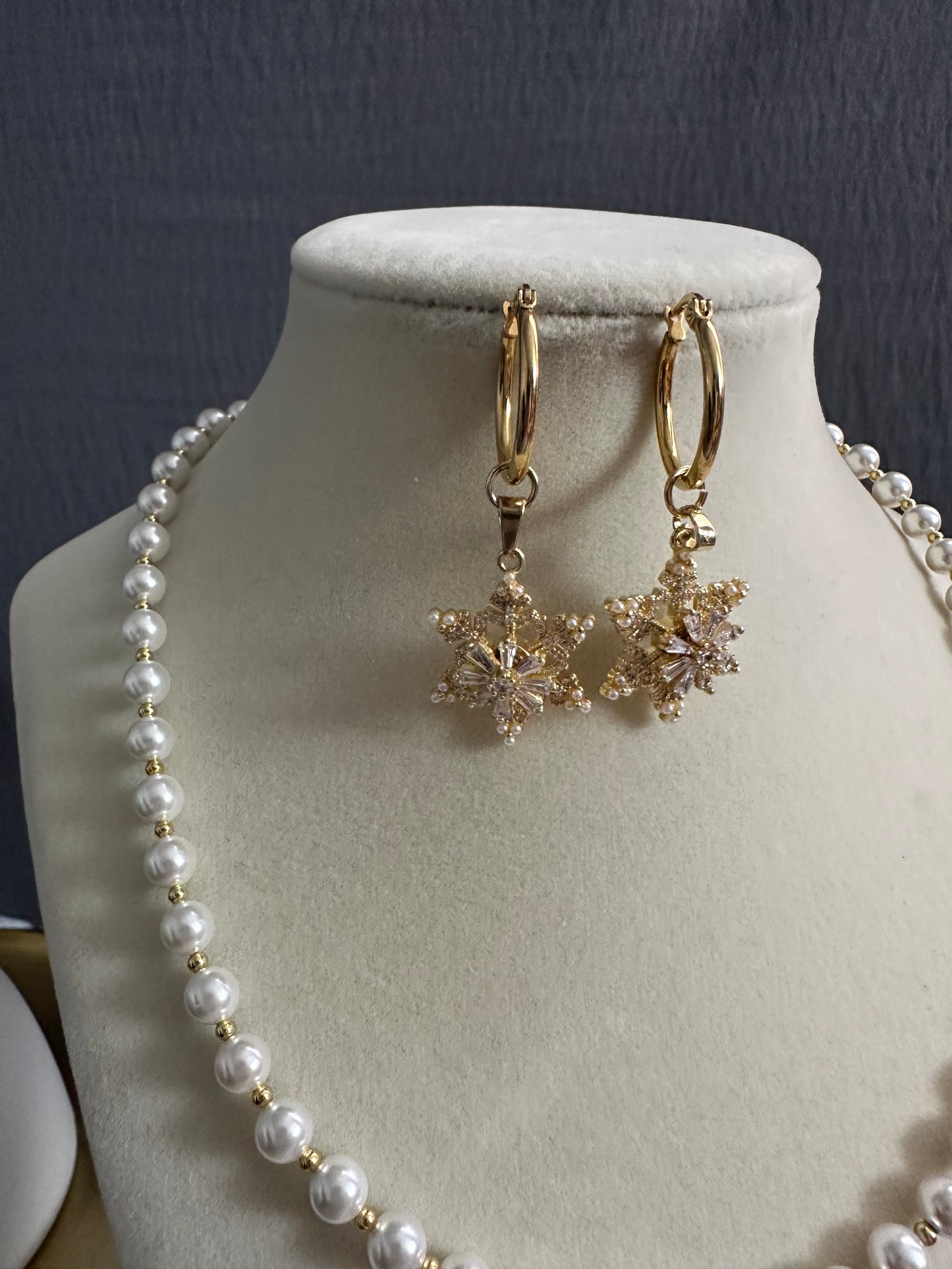 Gift for Her, Shell Pearls with Spinning Snowflake Pendant Necklace with Earrings, Reduced Stress, Promote Emitional Balance
