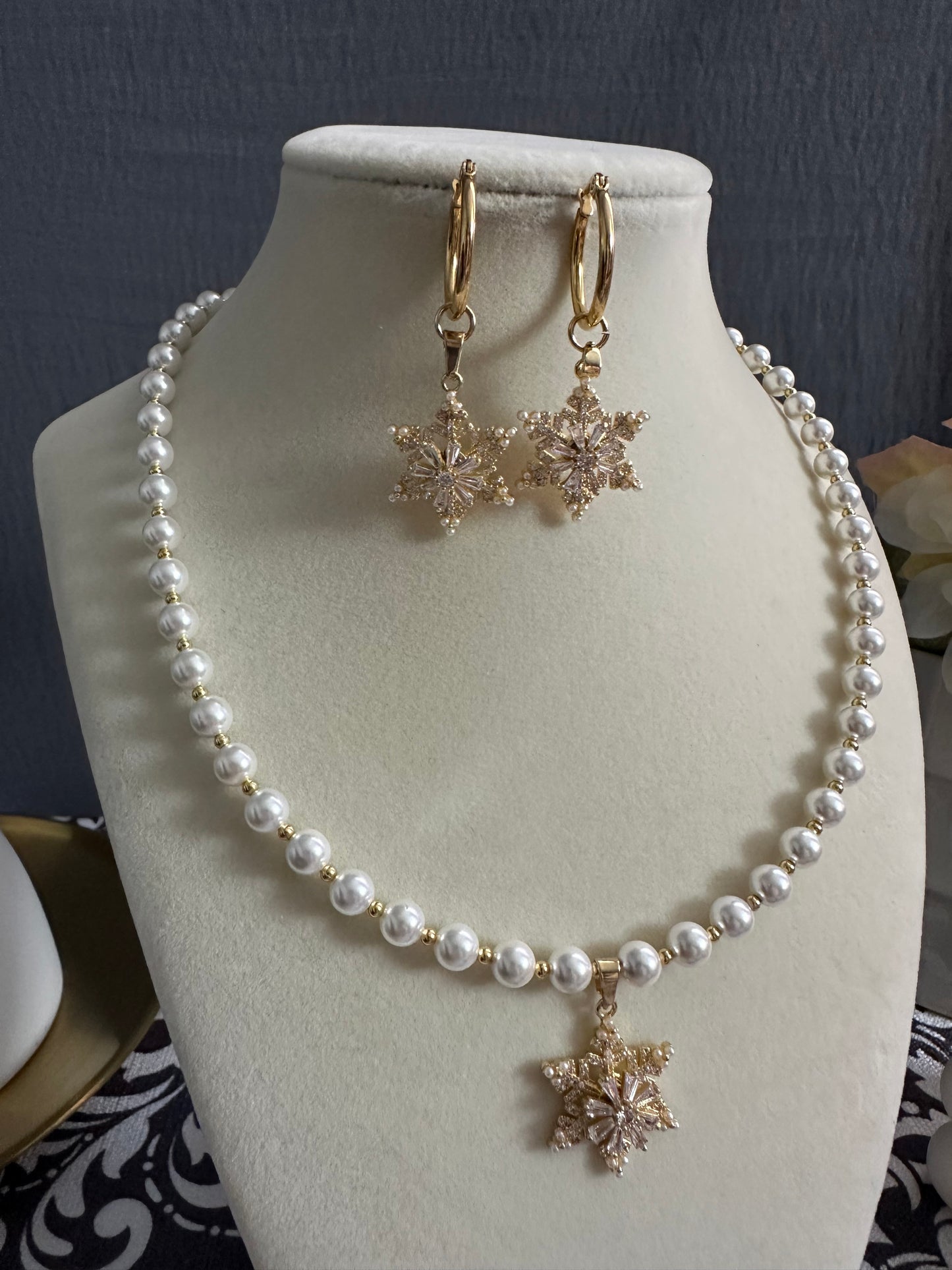 Gift for Her, Shell Pearls with Spinning Snowflake Pendant Necklace with Earrings, Reduced Stress, Promote Emitional Balance