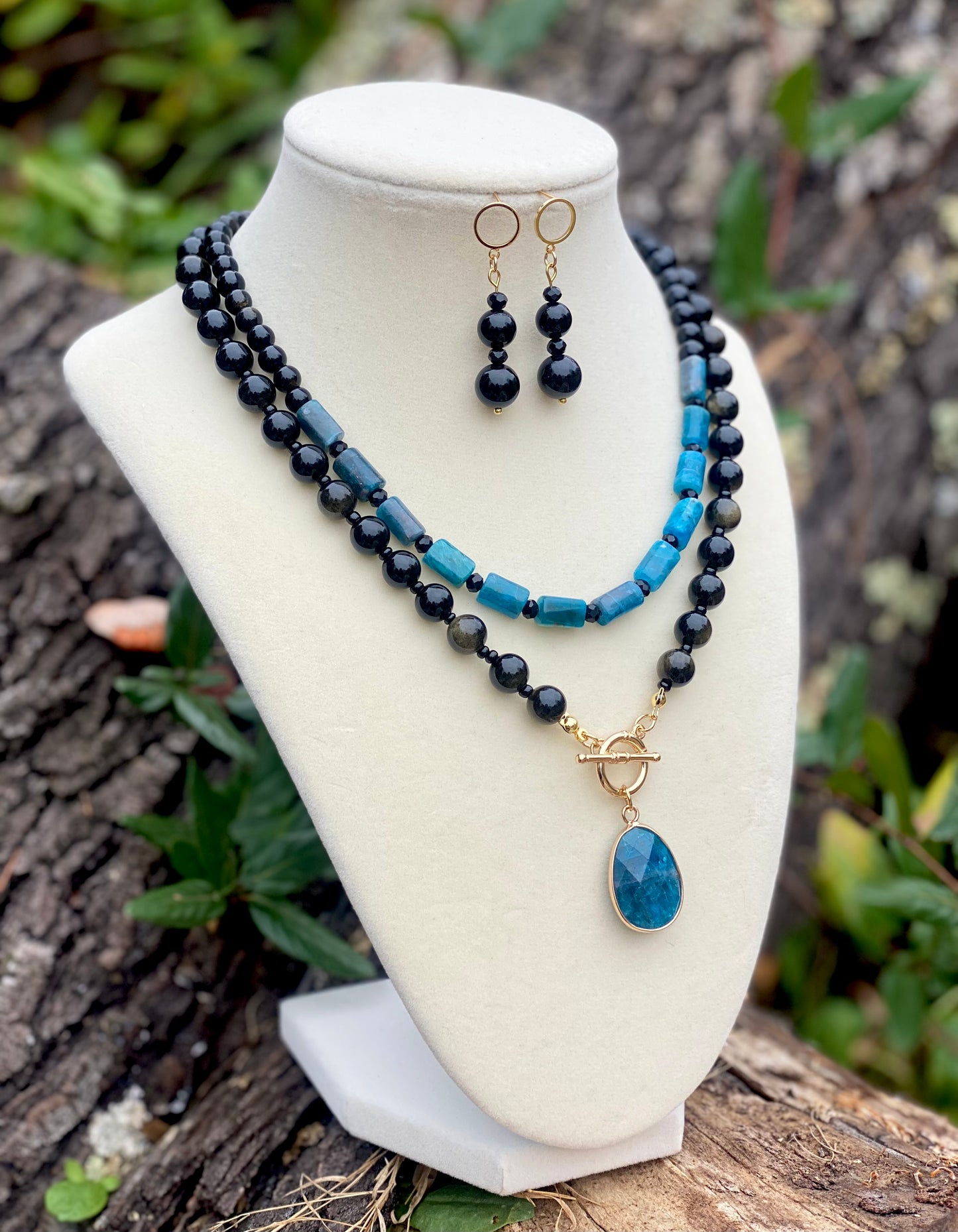 Semiprecious Onyx and Apatite Crystals with Apatite Pendant Statement Necklace Matching Earrings